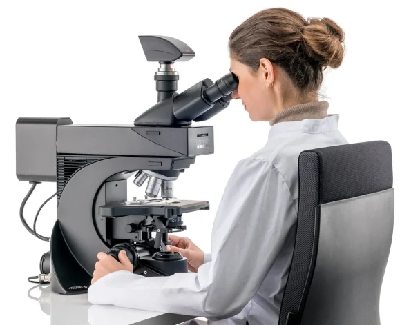 csm_Comfortable-position-LeicaVisoria_B-Lab-Microscope_ac352185f8