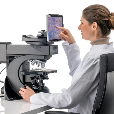 csm_User-operating-LeicaVisoria_B-Lab-Microscope_bff0e8e850